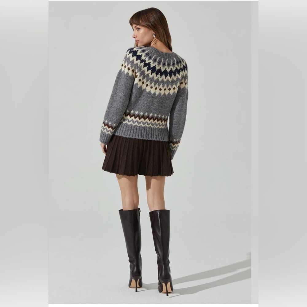 Astr Gray and Cream Feyre Fair Isle Sweater - Picture 2 of 7